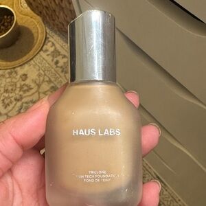 Haus Labs Triclone Skin Tech Foundation LIGHTLY USED SHADE 260 LIGHT MEDIUM COOL